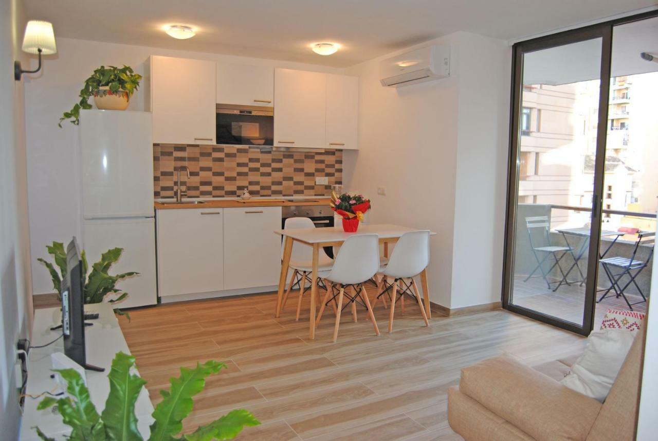 Recently Refurbished With Sea Views. Apartment