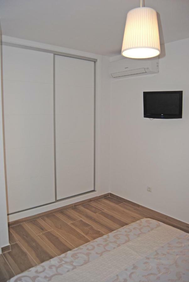Recently Refurbished With Sea Views. Appartamento *