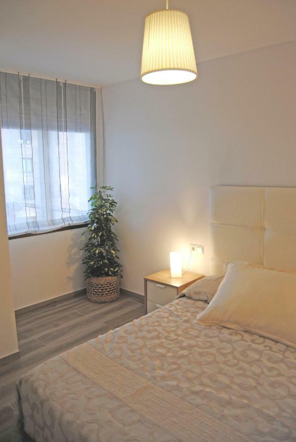 Recently Refurbished With Sea Views. Apartment *